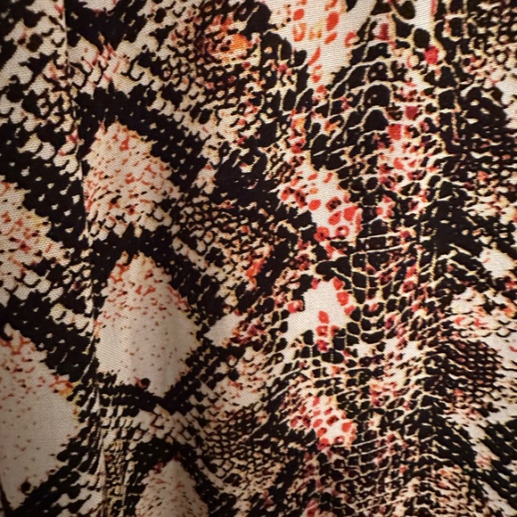 Jak & Rae Printed Collared Button-Down Top - Picture 3 of 3